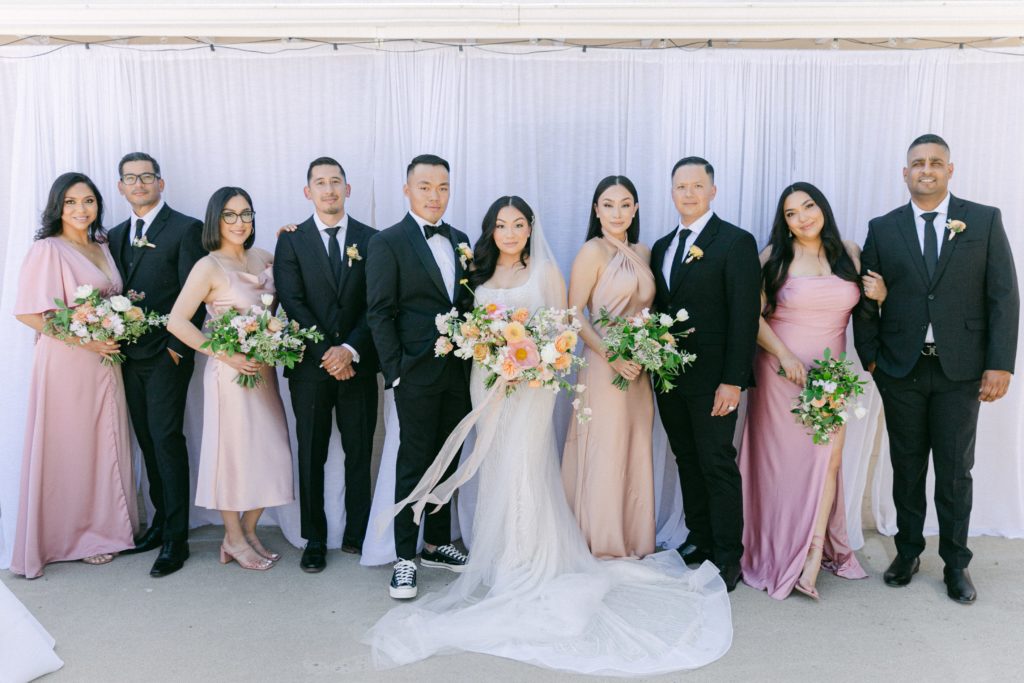 Bridal party portrait with bridesmaids and groomsmen